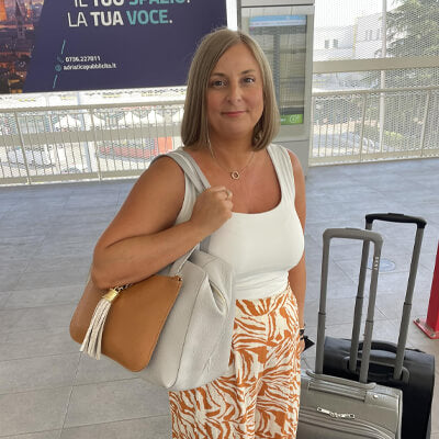 Jessica 2 in 1 zipped tote going on holiday 