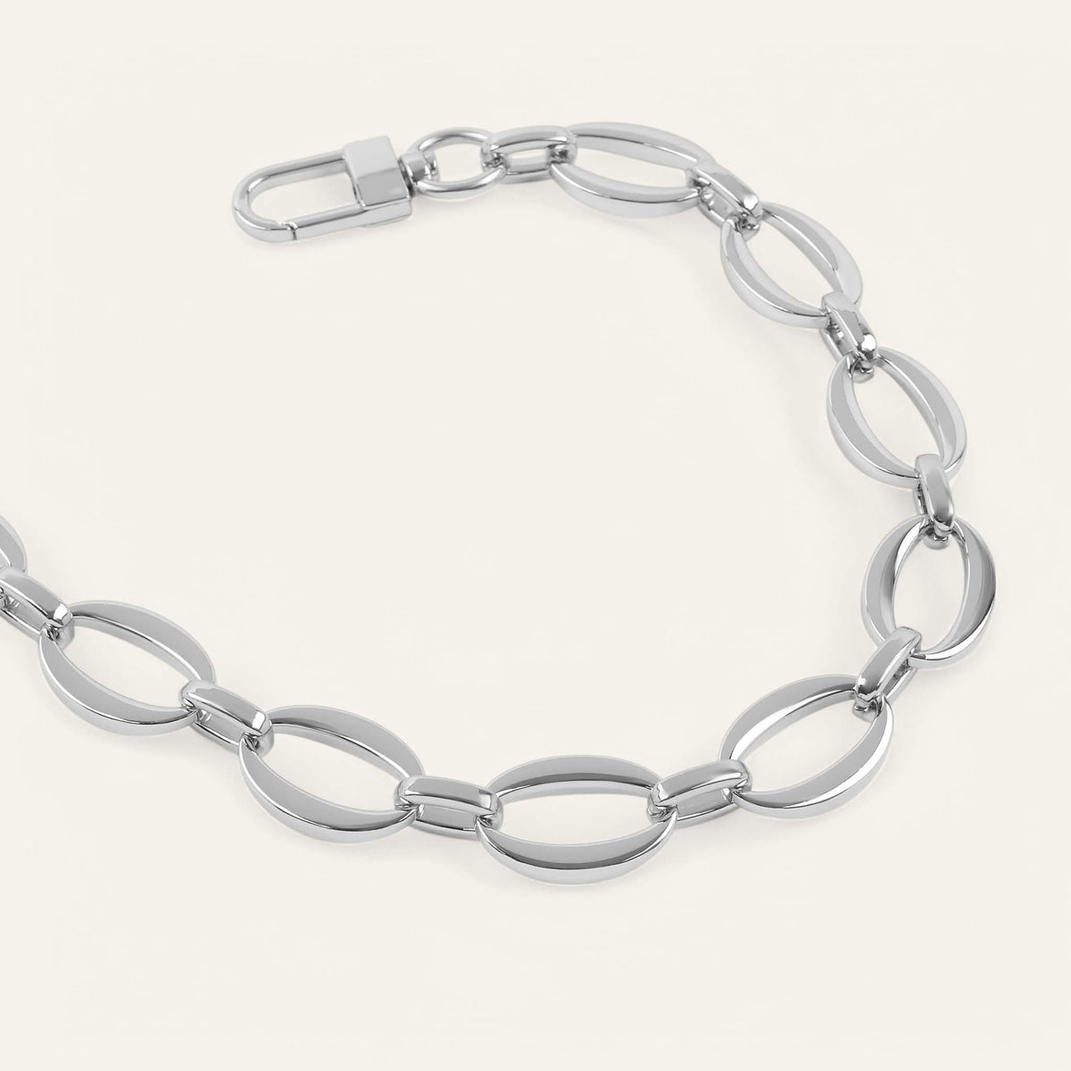 Sarah Haran Short Chain Silver Detail